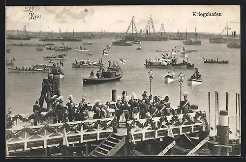 AK Kiel, Kriegshafen, Soldaten