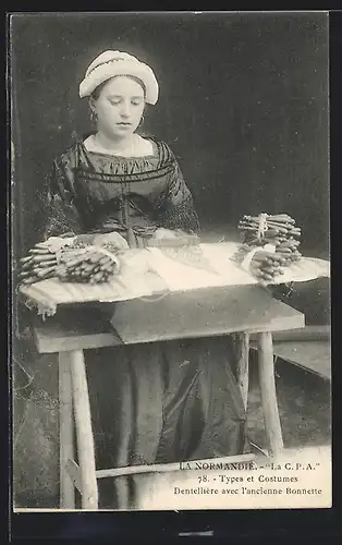 AK Junge Frau beim Klöppeln, Normandie