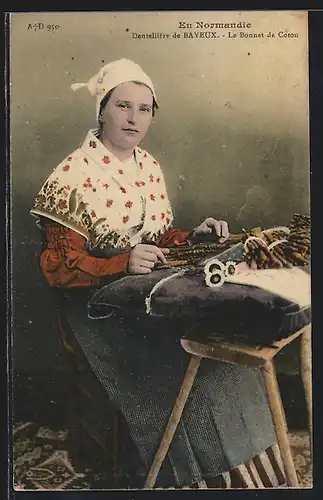 AK Junge Frau beim Klöppen, Normandie