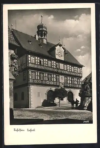 AK Staffelstein / Mainthal, Denkmal vor dem Rathaus