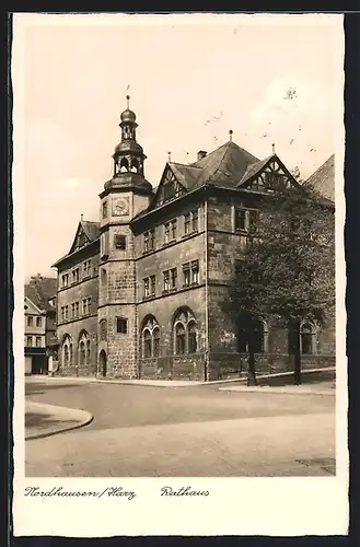 AK Nordhausen /Harz, Strassenpartie vorm Rathaus