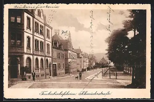 AK Tauberbischofsheim, Schmiederstrasse mit Passanten