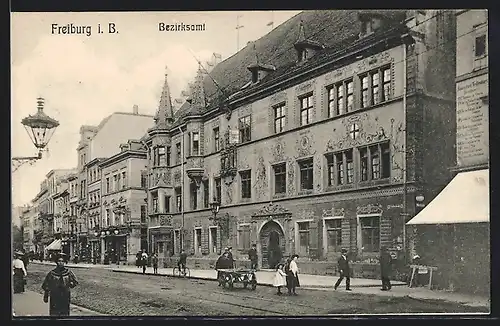 AK Freiburg / Breisgau, Strassenpartie am Bezirksamt