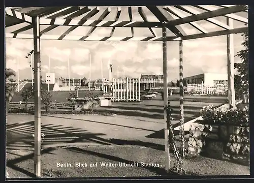 AK Berlin, Vorplatz am Walter-Ulbricht-Stadion, Chausseestrasse