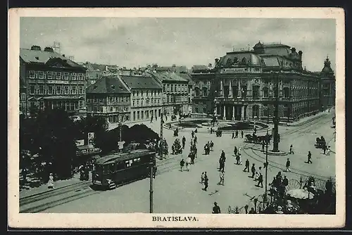AK Bratislava, belebte Partie mit Strassenbahn