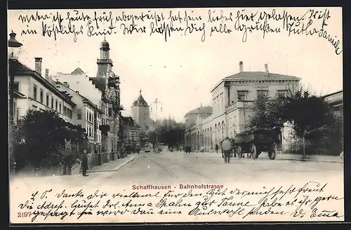 AK Schaffhausen, Bahnhofstrasse mit Strassenbahn und Bahnhof