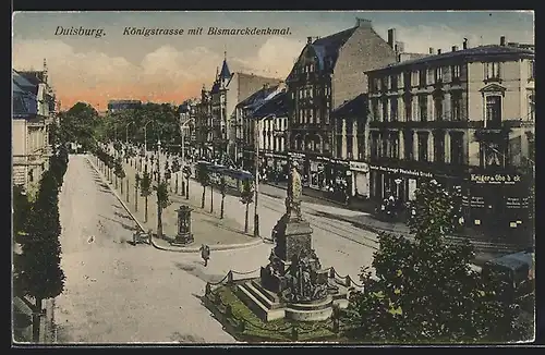 AK Duisburg, Königstrasse mit Geschäften, Bismarckdenkmal und Strassenbahn