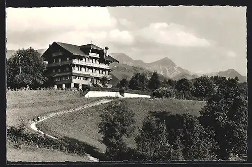 AK Gruyères, Hotel Bourgoz gegen die Berge