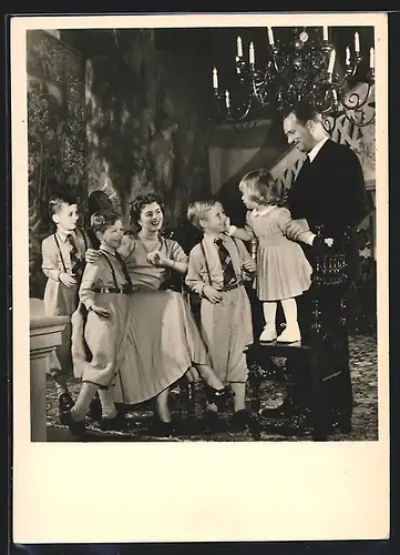 AK Fürst Franz Joseph II. und Fürstin Gina von Liechtenstein mit ihren Kindern