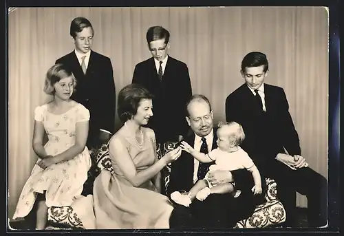 AK Fürst Franz Joseph II. von Liechtenstein mit seiner Familie