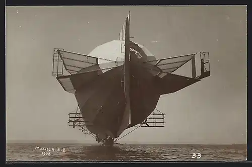 AK Zeppelin beim Start auf dem Wasser