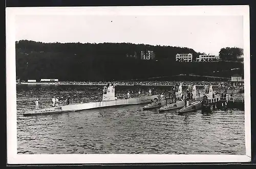 AK U-Boot U19 nebst kleineren U-Booten am Hafen