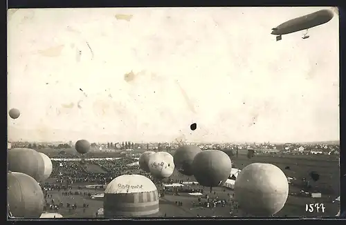 AK Zürich, Ballons und Zeppelin auf dem Feld