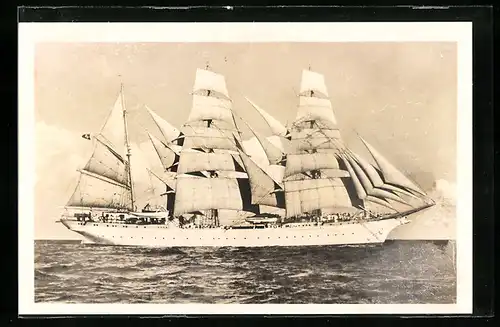 AK Segelschulschiff auf dem Meer