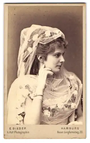 Fotografie E. Bieber, Hamburg, Portrait Clara Heese als Julia in Shakespeare Romeo und Julia