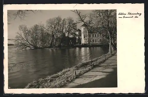 AK Rheinsberg i. M., am Seeufer vor dem Schloss