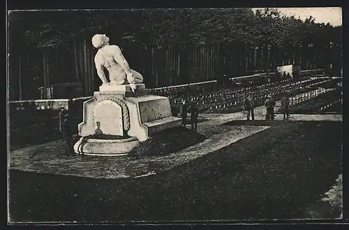 AK Grafenwöhr, Soldaten auf dem Gefangenenfriedhof