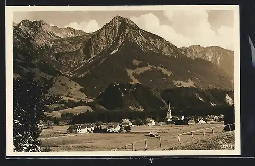 AK Fischen / Allgäu, Ortsansicht gegen Bergmassiv