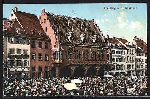 AK Freiburg i. B., Kaufhaus mit Menschenmenge