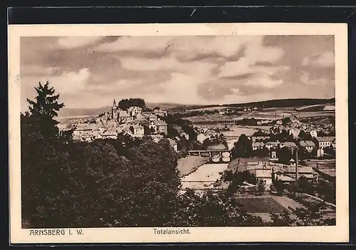 AK Arnsberg i. W., Totalansicht mit Fluss und Brücke