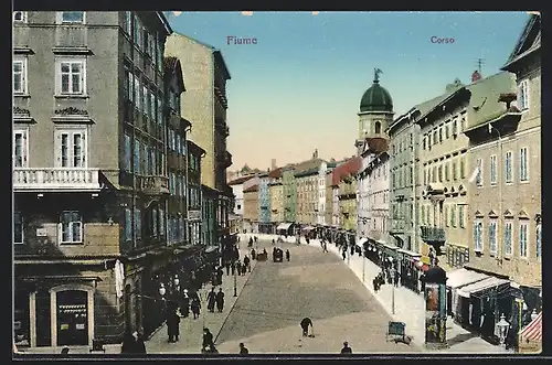 AK Fiume, Strassenpartie Corso mit Litfasssäule