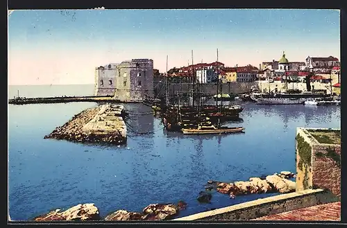 AK Dubrovnik, Meerespartie mit Ruine der Festung