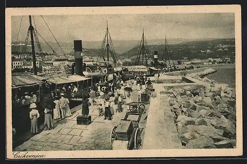 AK Crikvenica, Gäste warten auf Dampfer am Hafen