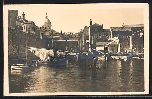 AK Dubrovnik, Schiffe am Hafen