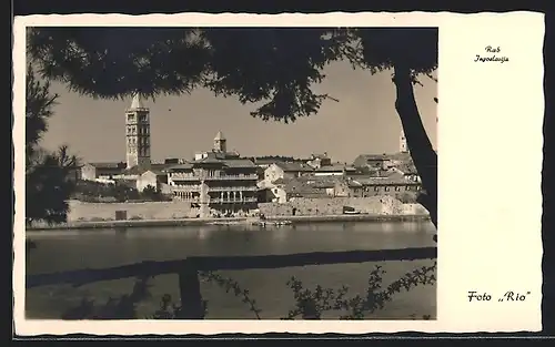 AK Rab, Ortsansicht mit Wasserpartie und Turm