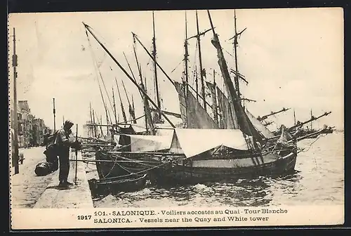 AK Salonique / Salonica, Voiliers accostés au Quai, Tour Blanche, Vessels near the Quay and White tower, Hafenpartie
