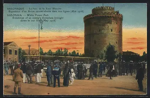 AK Salonique, Le Parc de la Tour Blanche, Exposition d`un Avion ennemi abattu dans nos lignes Mai 1916
