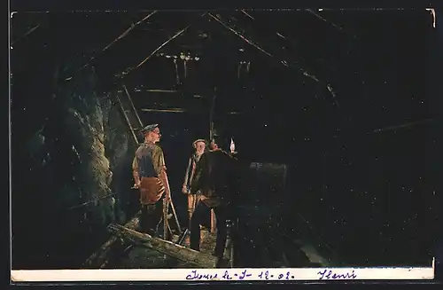AK Bergarbeiter neben Lore in einem Schacht