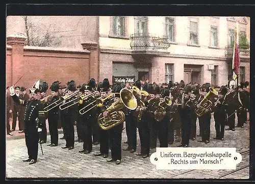 AK Uniformierte Bergwerkskapelle spielt Rechts um Marsch