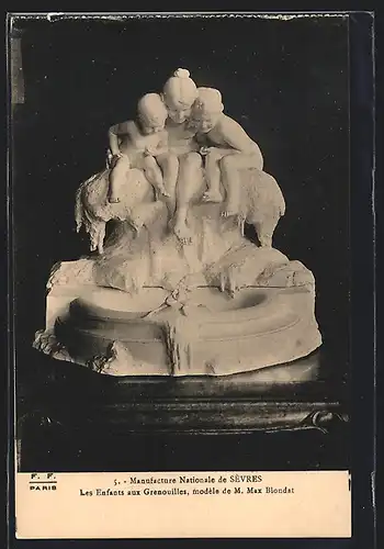 AK Sèvres, Manufacture Nationale, Les Enfants aux Grenouilles modèle de M. Max Blondat, Porzellan