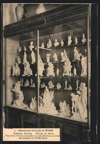 AK Sèvres, Manufacture Nationale, Vestibule d`Entrée, Oeuvres de Sèvres, Vue d`une Vitrine consacrée..., Porzellan