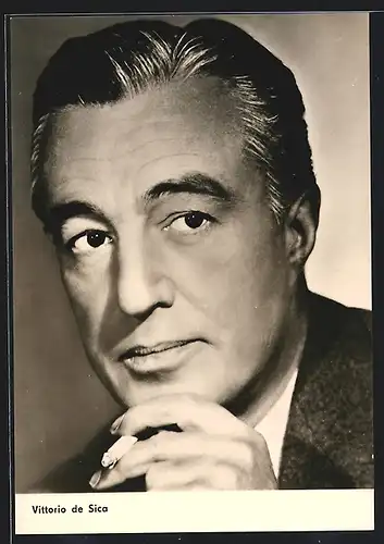 AK Schauspieler Vittorio de Sica mit nachdenklichem Blick