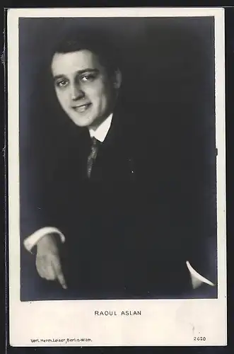 AK Schauspieler Raoul Aslan lächelnd in Kamera blickend
