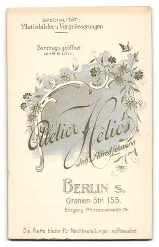 Fotografie Atelier Helios, Berlin, Oranien-Str. 155, Gutaussehender Herr mit gepflegtem Schnauzbart und Krawatte