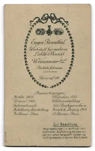 Fotografie Eugen Rosenthal, Weisswasser, Bahnhofstrasse, Süsses Mädchen mit Schleife im Haar und nackten Füsschen