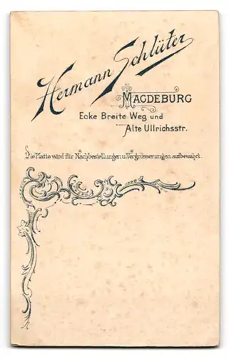 Fotografie Herm. Schlüter, Magdeburg, Breite Weg /Ullrichstrasse, Gutaussehende junge Frau mit energischem Kinn