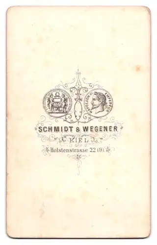 Fotografie Schmidt & Wegener, Kiel, Mutter mit ihrem Kind auf dem Schoss, Mutterglück