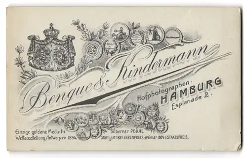 Fotografie Benque & Kindermann, Hamburg, königliches Wappen nebst Medaillen und Anschrift des Ateliers