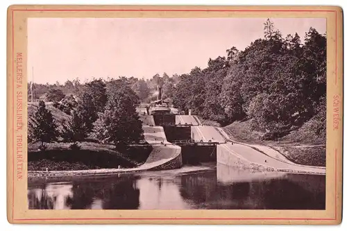 Fotografie unbekannter Fotograf, Ansicht Trollhättan, Mellersta Slusslinien, Schiff auf der Schleusentreppe