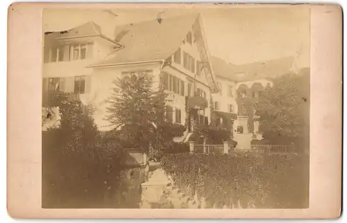 Fotografie unbekannter Fotograf, Ansicht Basel, Aufgang zum Hotel