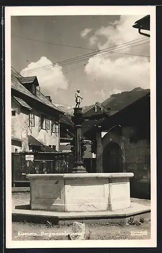 AK Eisenerz, Bergmannsbrunnen im Sonnenschein