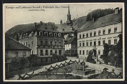 AK Berneck i. Fichtelgeb., Platz mit Kirche und Brunnen