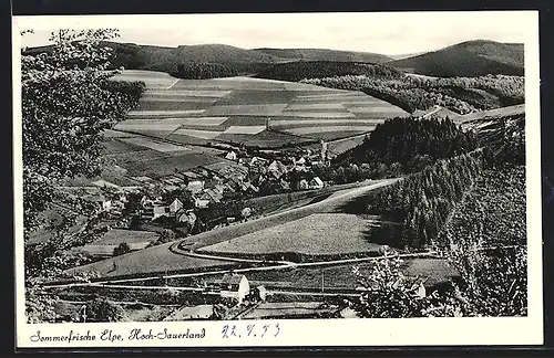 AK Elpe /Hoch-Sauerland, Ortsansicht gegen Feldanbau