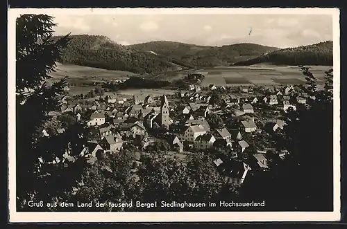 AK Siedlinghausen im Hochsauerland, Ortsansicht gegen Hügellandschaft