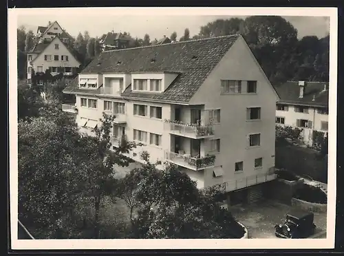 AK Zürich, Blick auf ein Mehrfamilien-Wohnhaus