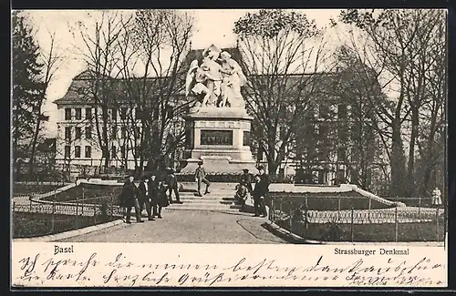 AK Basel, Personengruppe posiert vor dem Strassburger Denkmal